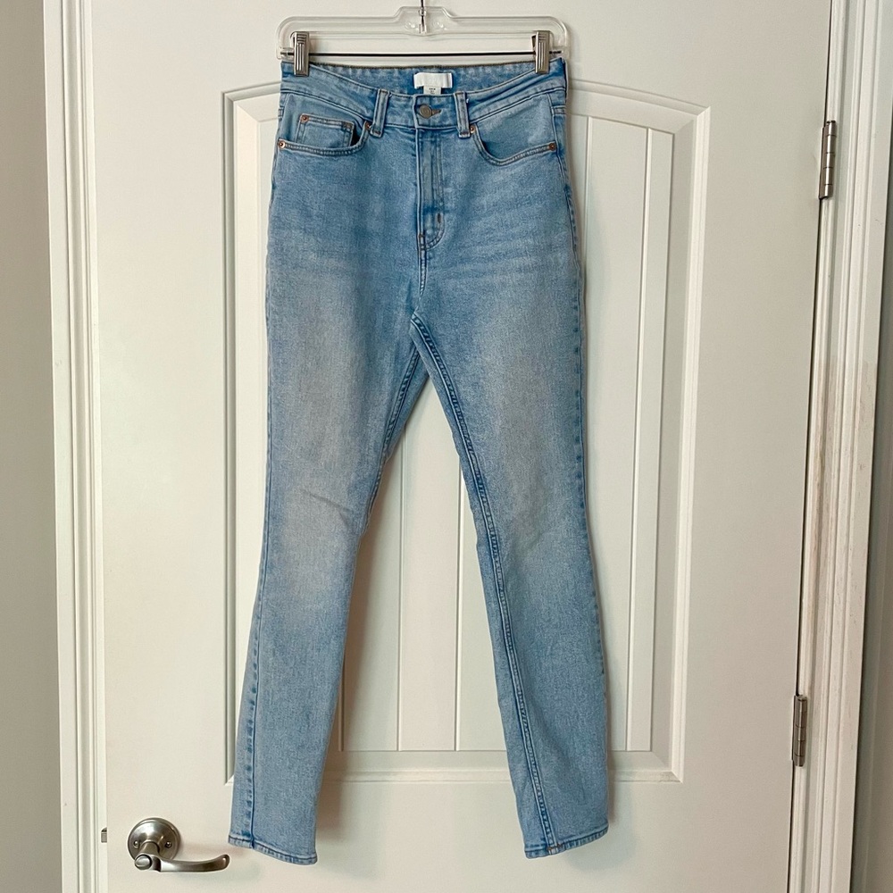 H&M women’s high rise light wash denim skinny jeans